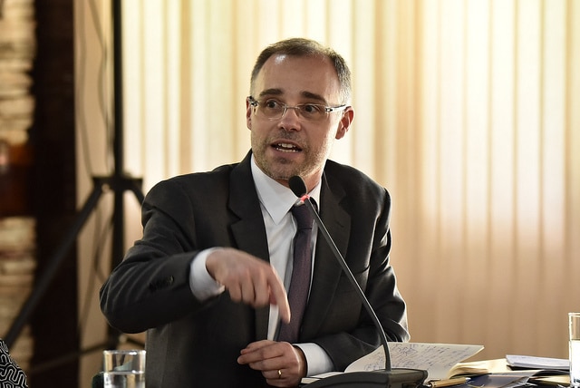 Ministro da Justiça: cercear “direito de criticar” atenta contra democracia