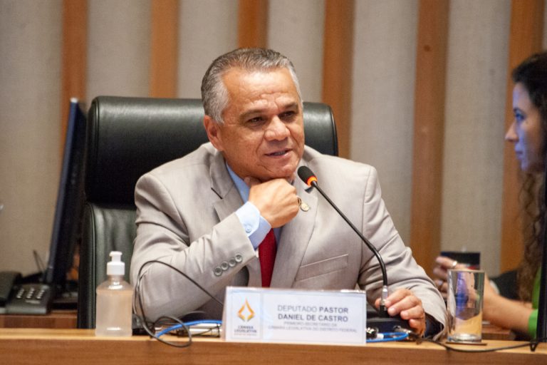 Deputado Pastor Daniel de Castro e a linguagem neutra: “Aqui, não!”